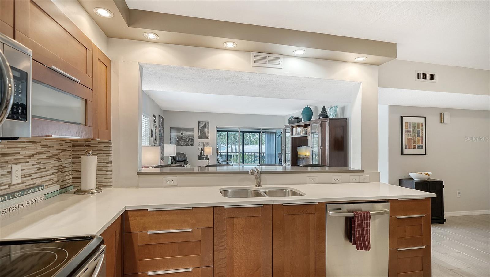 225 Hourglass Unit 202, Sarasota, FL 34242