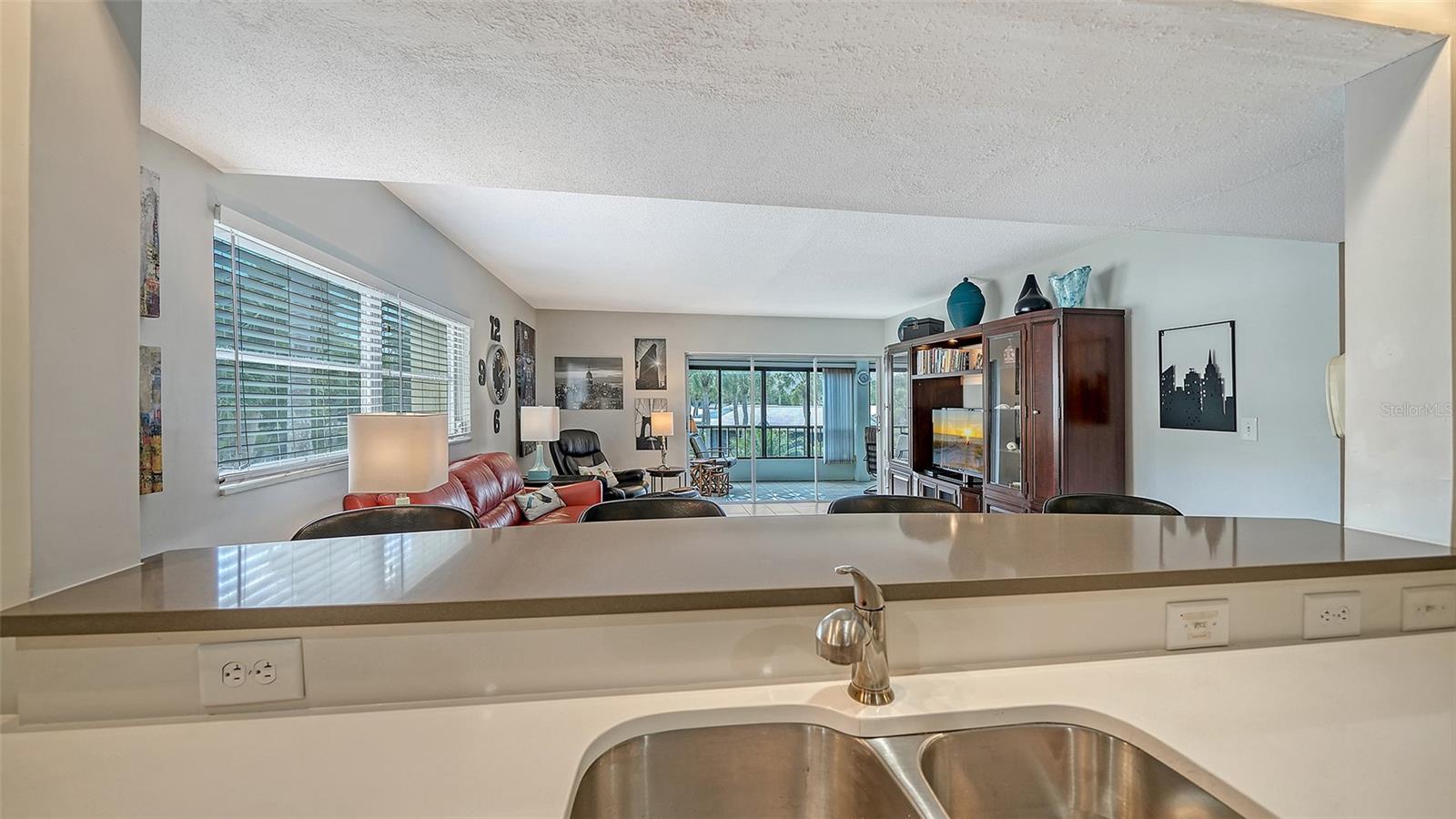 225 Hourglass Unit 202, Sarasota, FL 34242