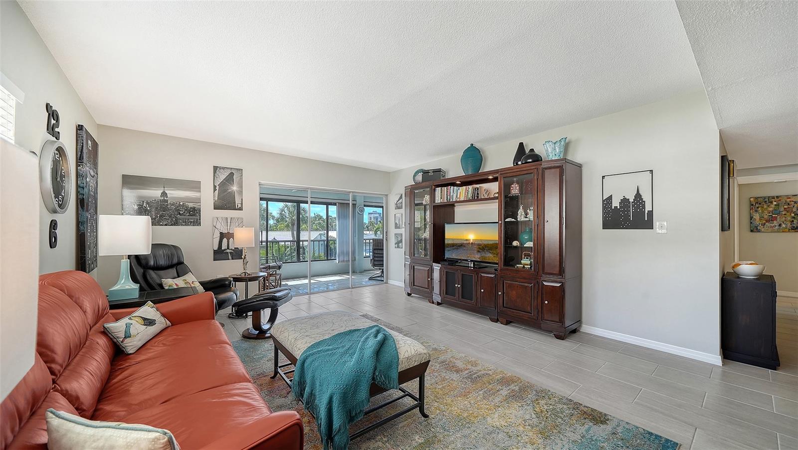225 Hourglass Unit 202, Sarasota, FL 34242