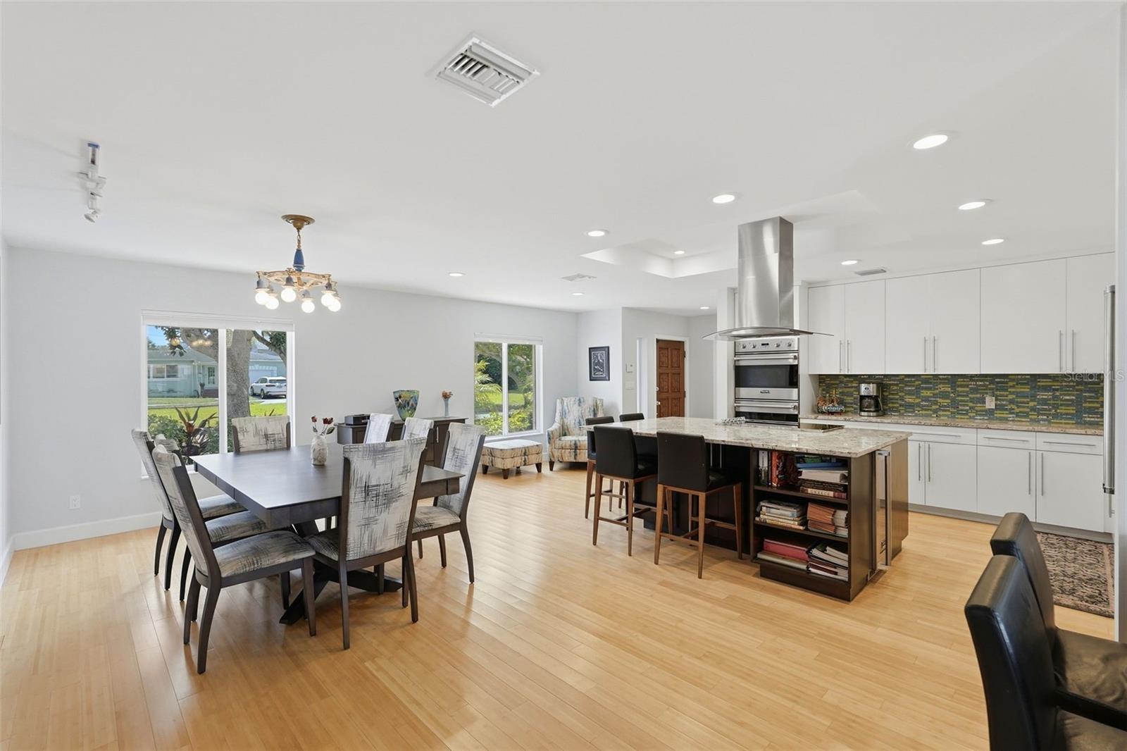 125 23rd, St Petersburg, FL 33704