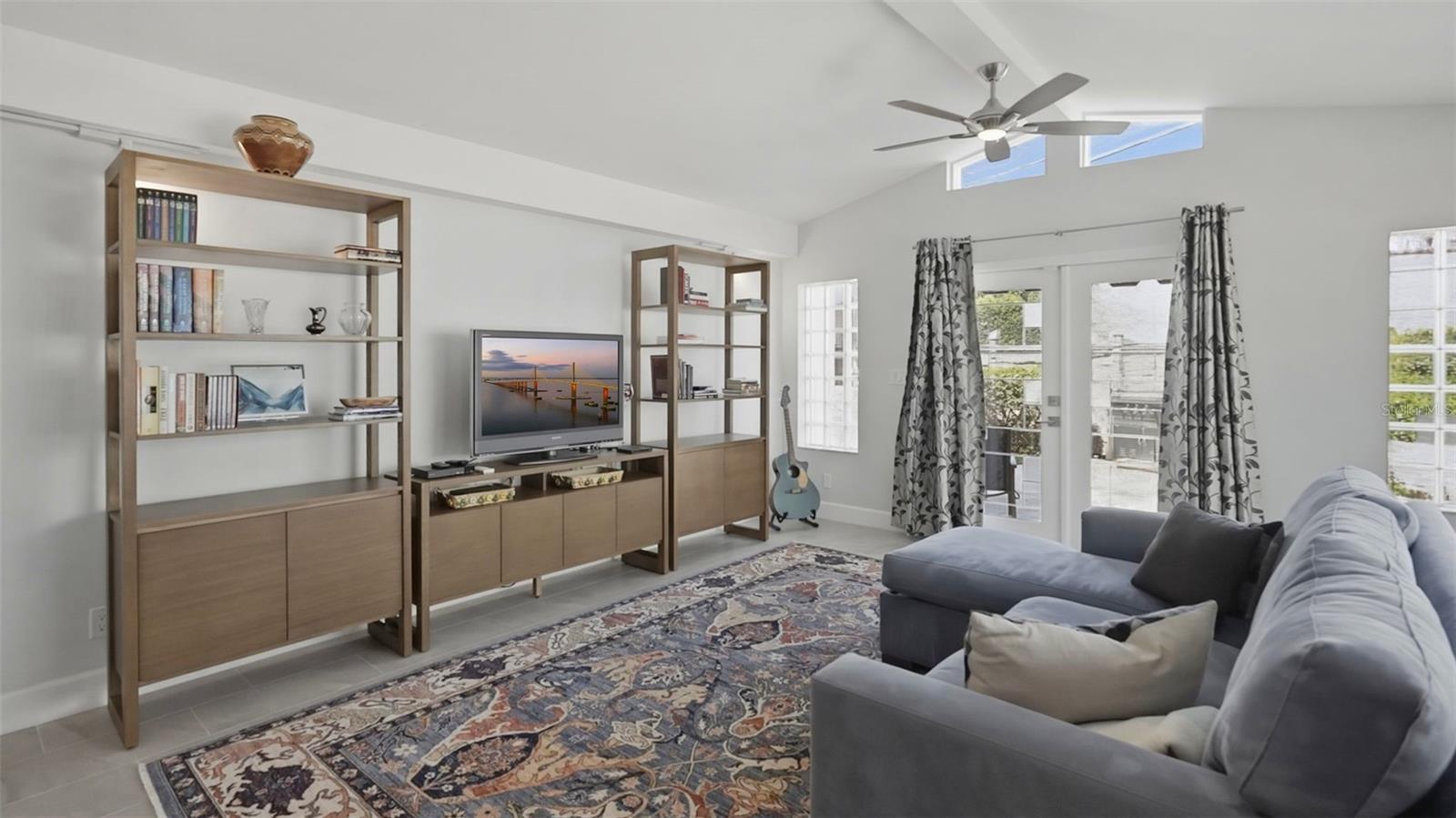 125 23rd, St Petersburg, FL 33704
