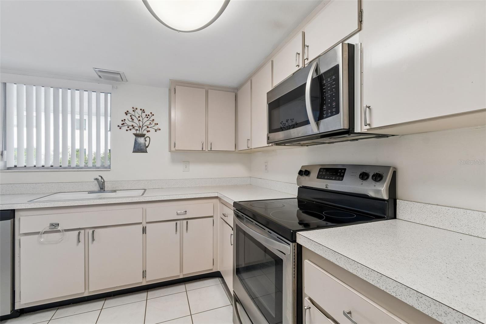 2944 Bay Unit 106, Belleair Bluffs, FL 33770