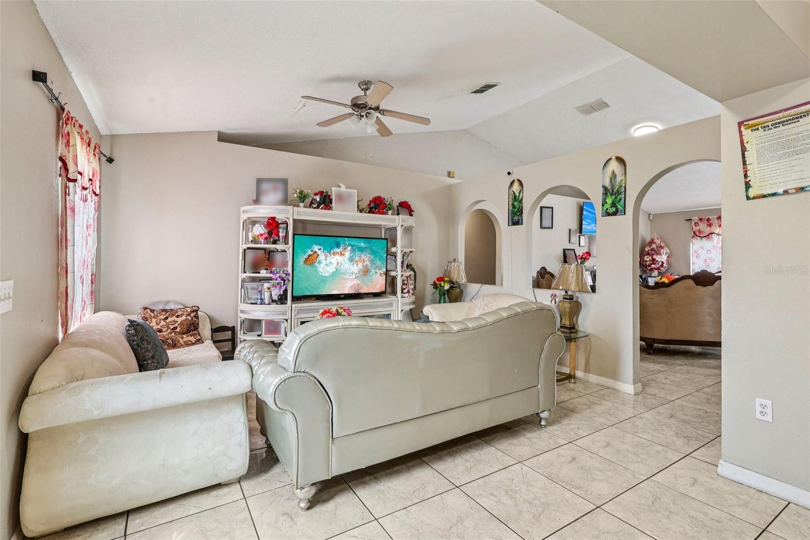 42 Inconnu Dr, Poinciana, FL 34759