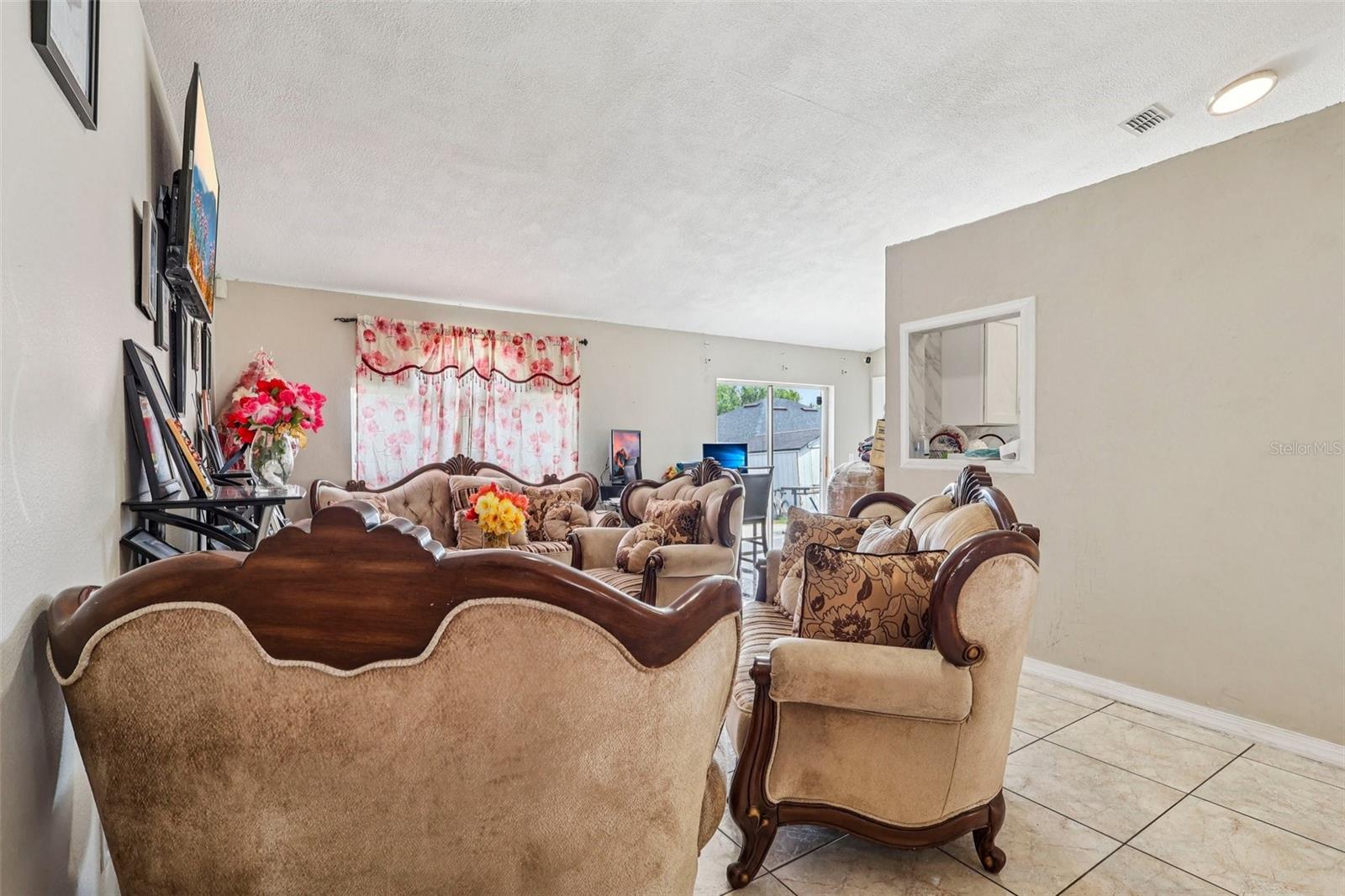42 Inconnu Dr, Poinciana, FL 34759