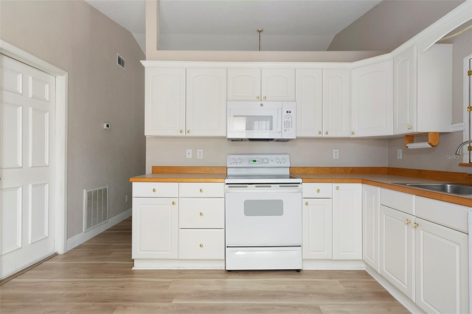 491 St Tropez, St Petersburg, FL 33703