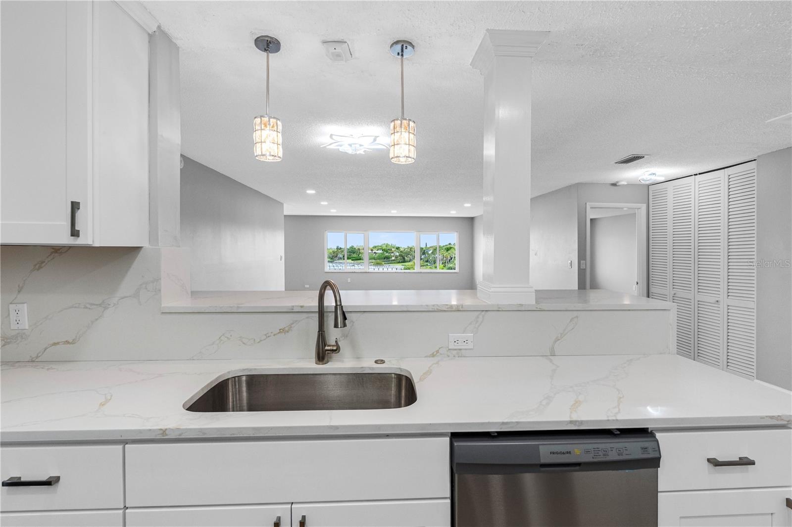100 Bluff View Unit 404c, Belleair Bluffs, FL 33770