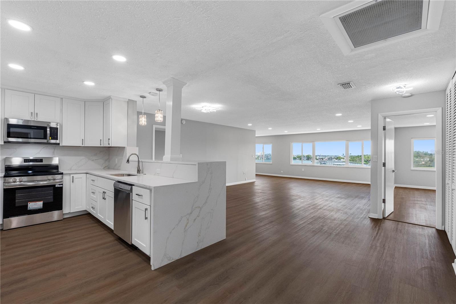 100 Bluff View Unit 404c, Belleair Bluffs, FL 33770