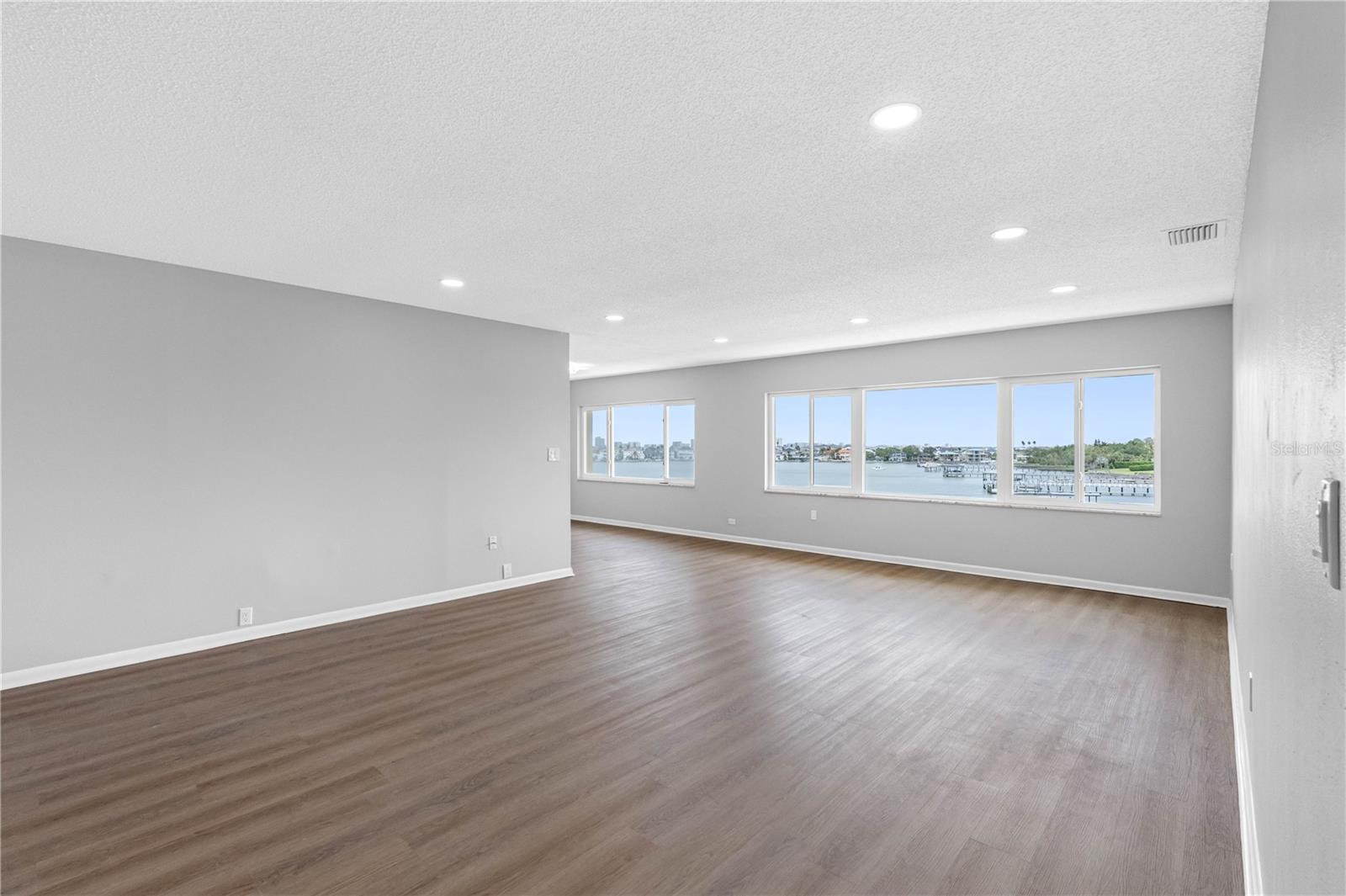 100 Bluff View Unit 404c, Belleair Bluffs, FL 33770