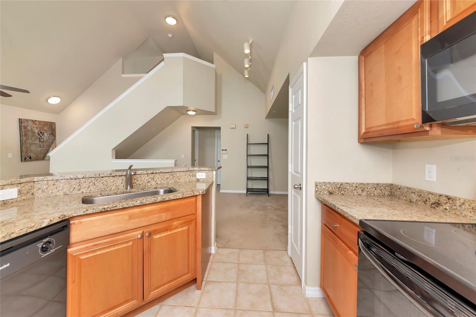 5560 Rosehill Unit 201, Sarasota, FL 34233