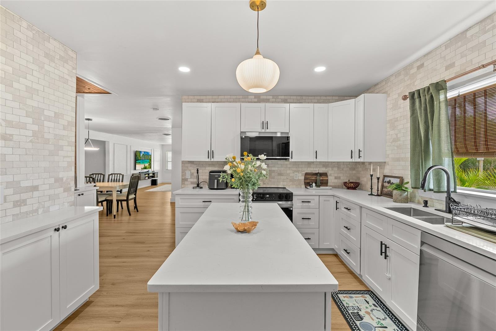 2004 Virginia, Bradenton, FL 34205