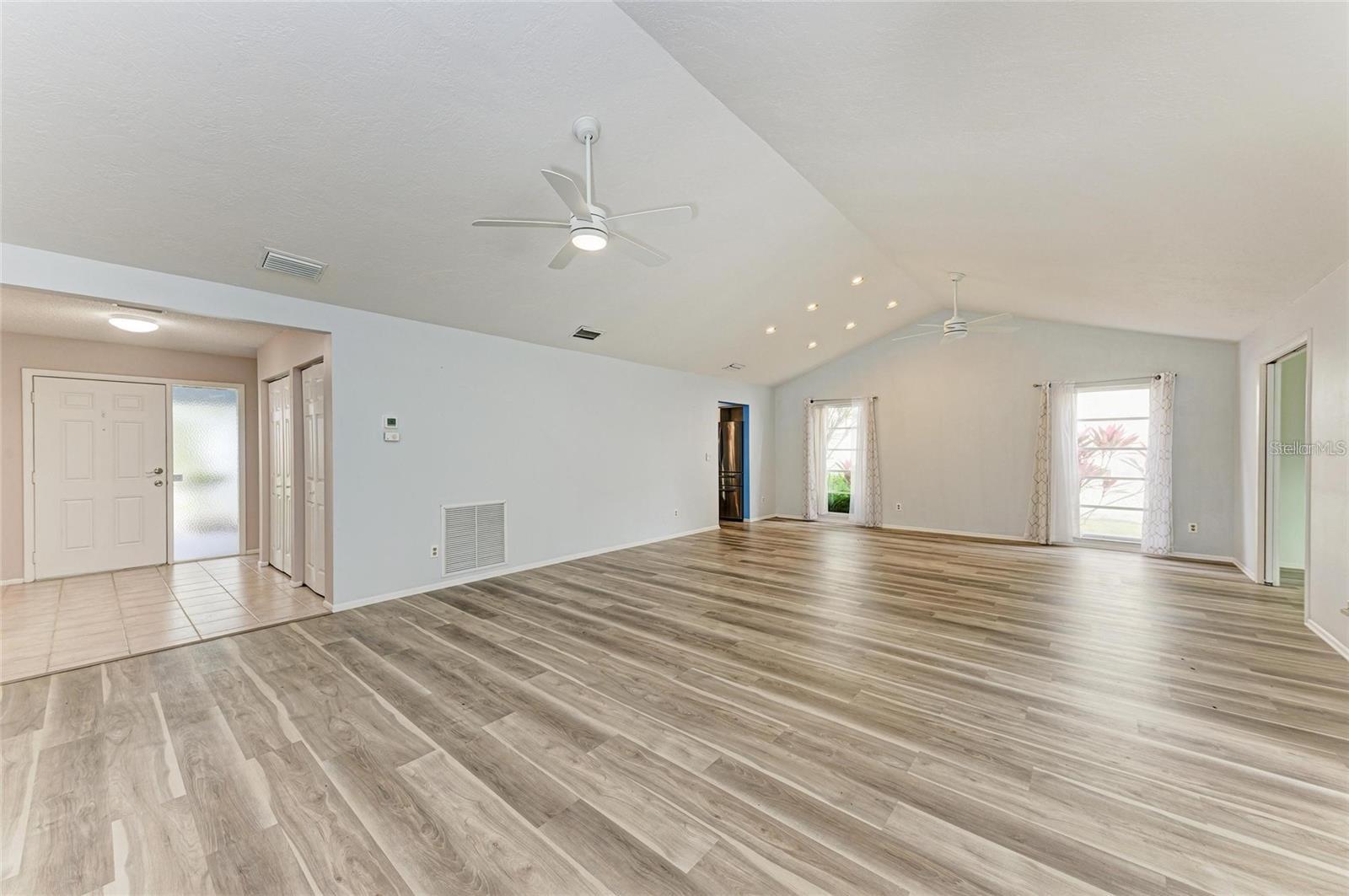 7287 Eleanor Unit 15, Sarasota, FL 34243