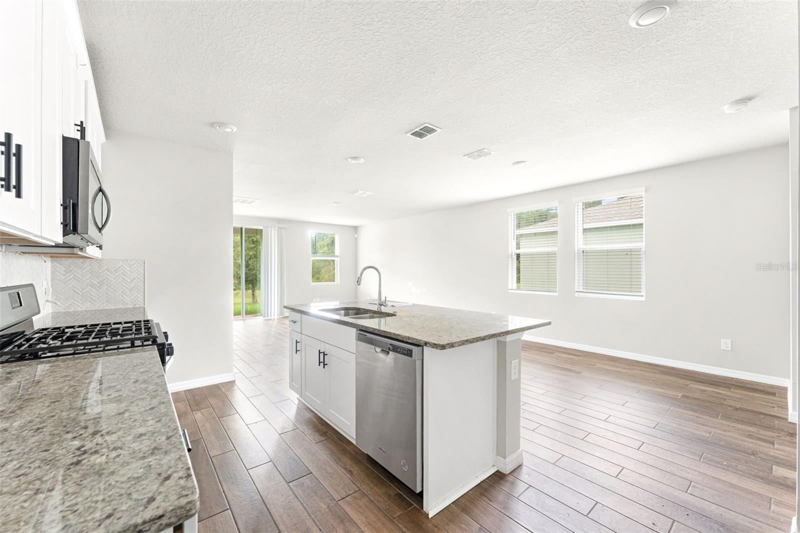 29991 Anahid, Leesburg, FL 34748