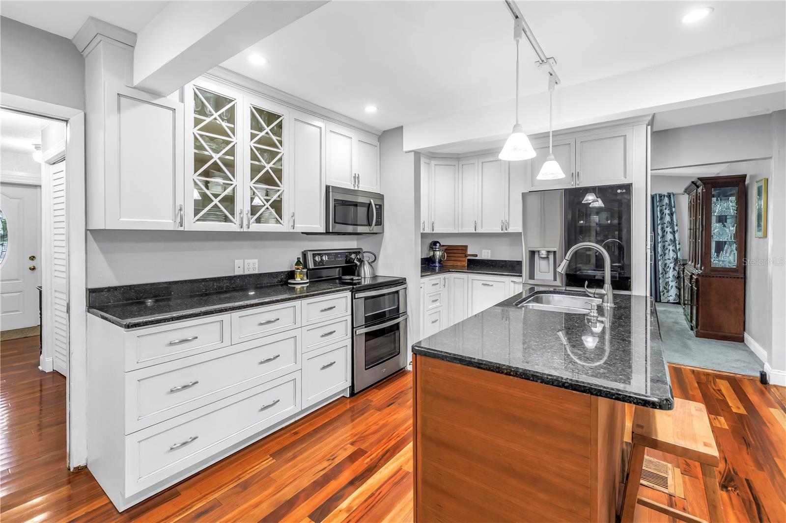 6505 Cedar, St Petersburg, FL 33702