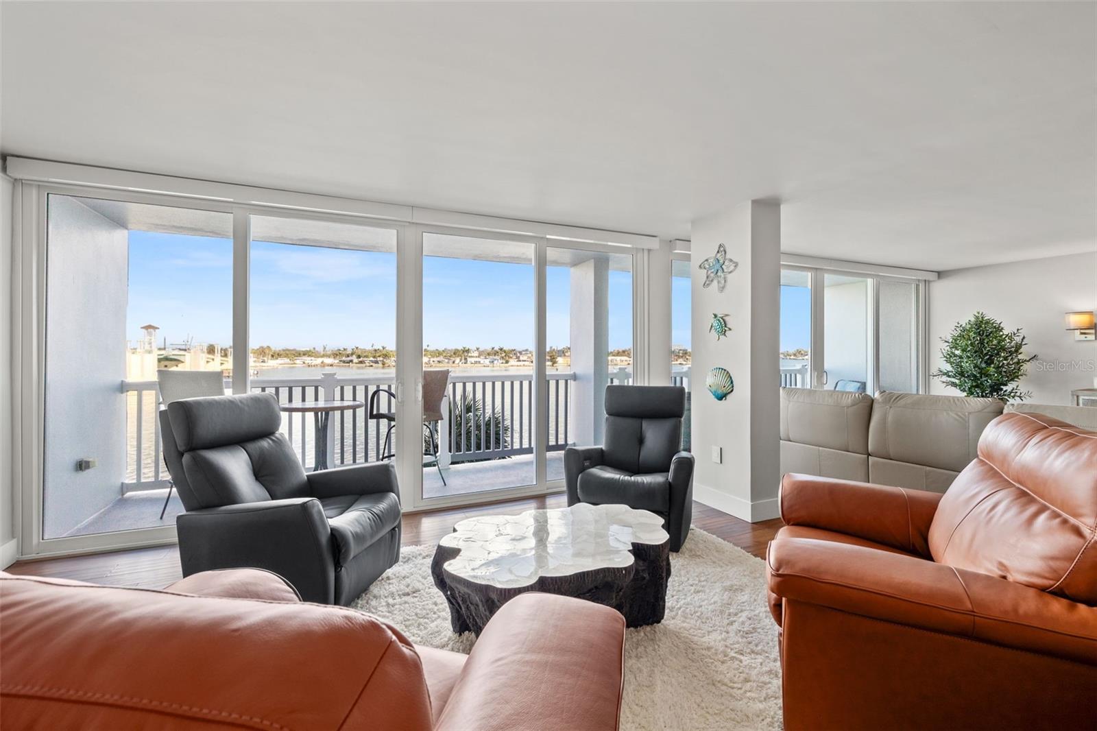 500 Treasure Island Unit 308, Treasure Island, FL 33706