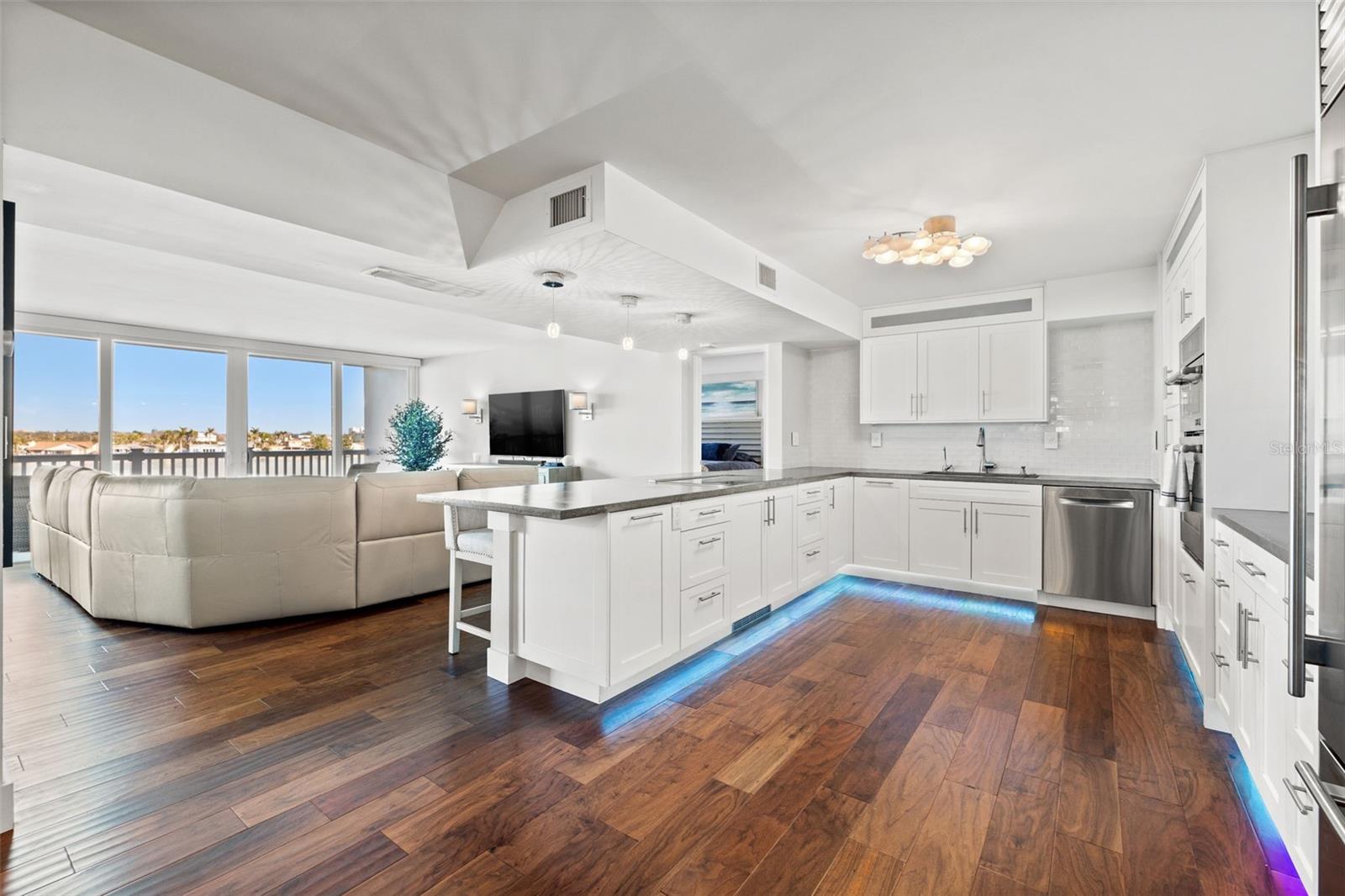 500 Treasure Island Unit 308, Treasure Island, FL 33706