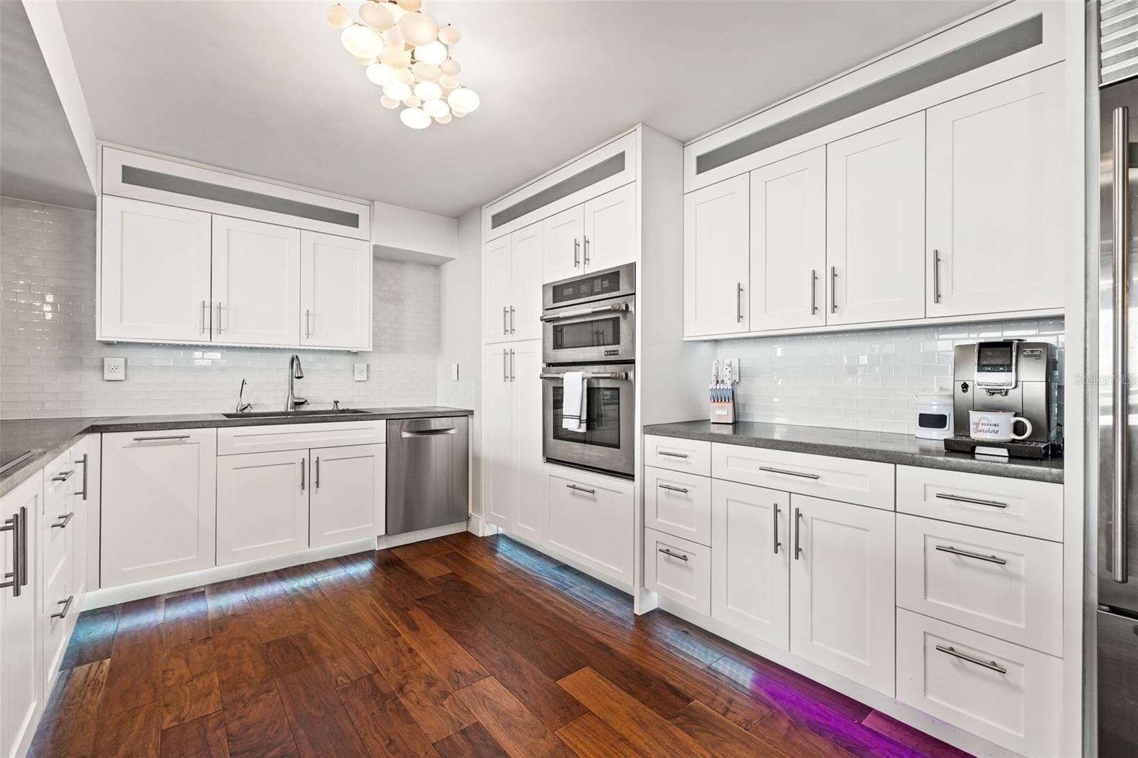 500 Treasure Island Unit 308, Treasure Island, FL 33706