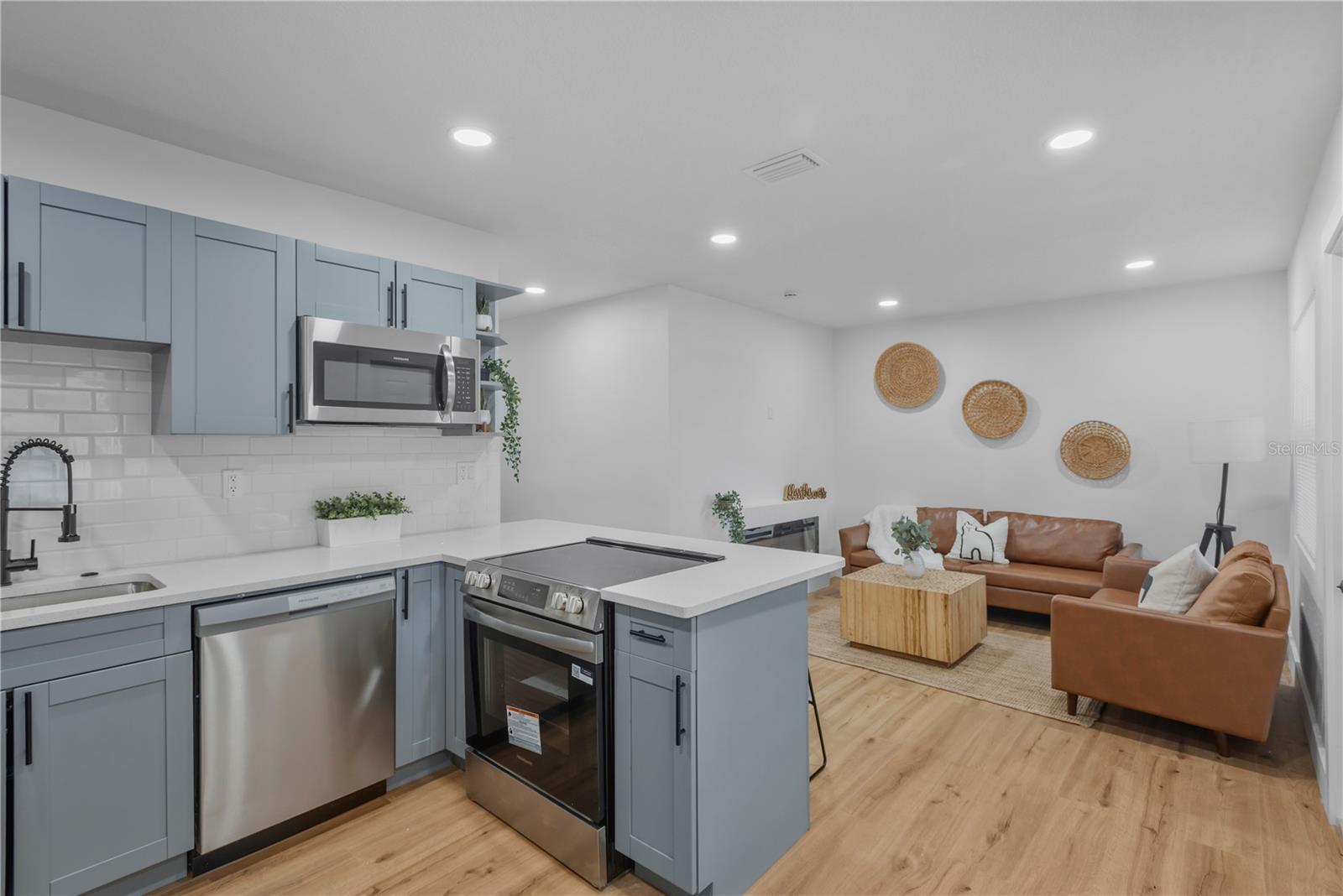 3243 6th, St Petersburg, FL 33712