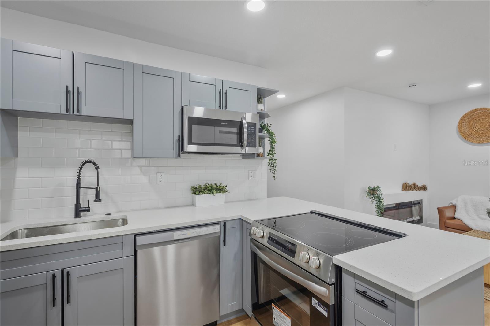 3243 6th, St Petersburg, FL 33712