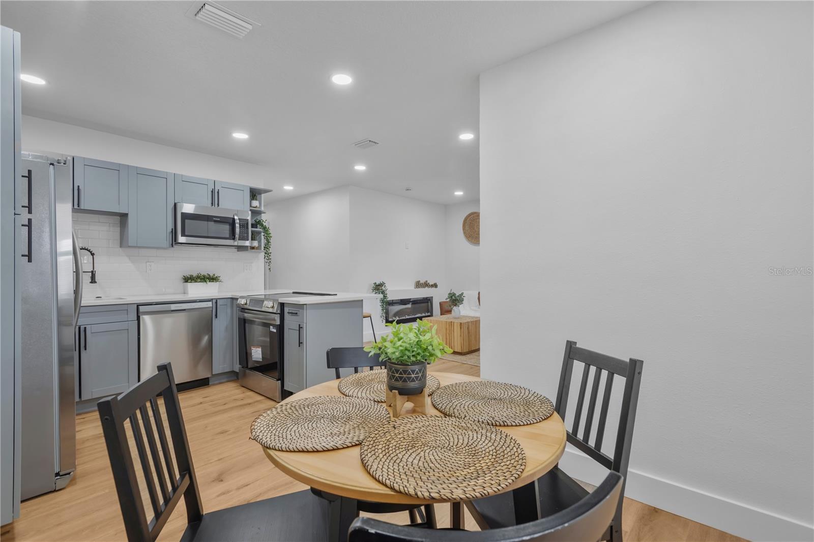 3243 6th, St Petersburg, FL 33712