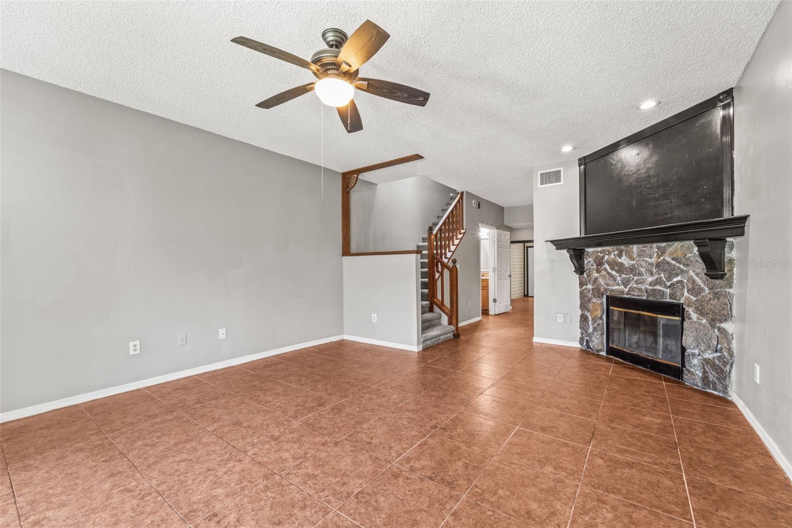 312 Winchester, Palm Harbor, FL 34684