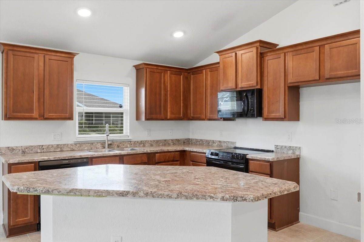 851 Vienna, Winter Haven, FL 33884