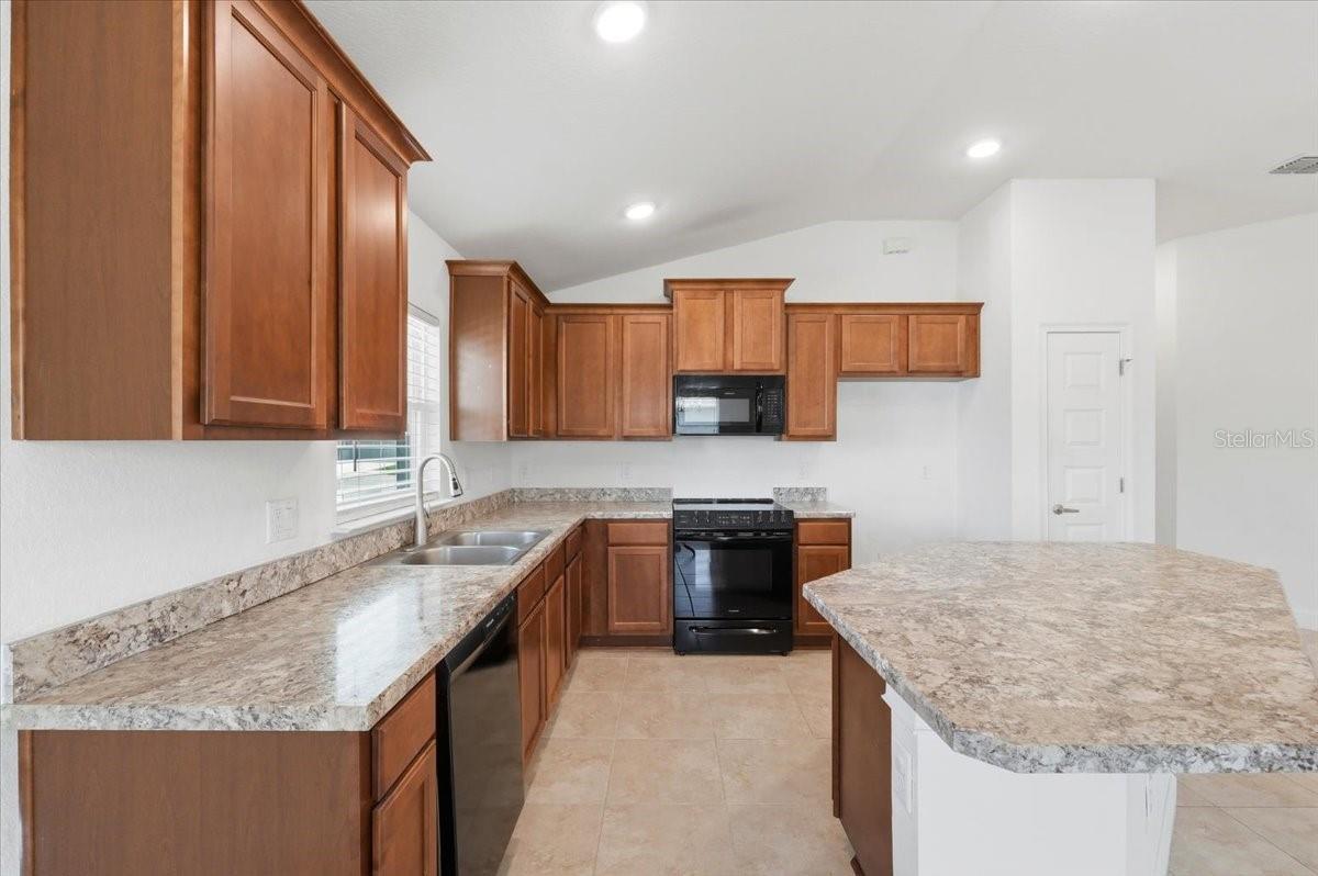 851 Vienna, Winter Haven, FL 33884