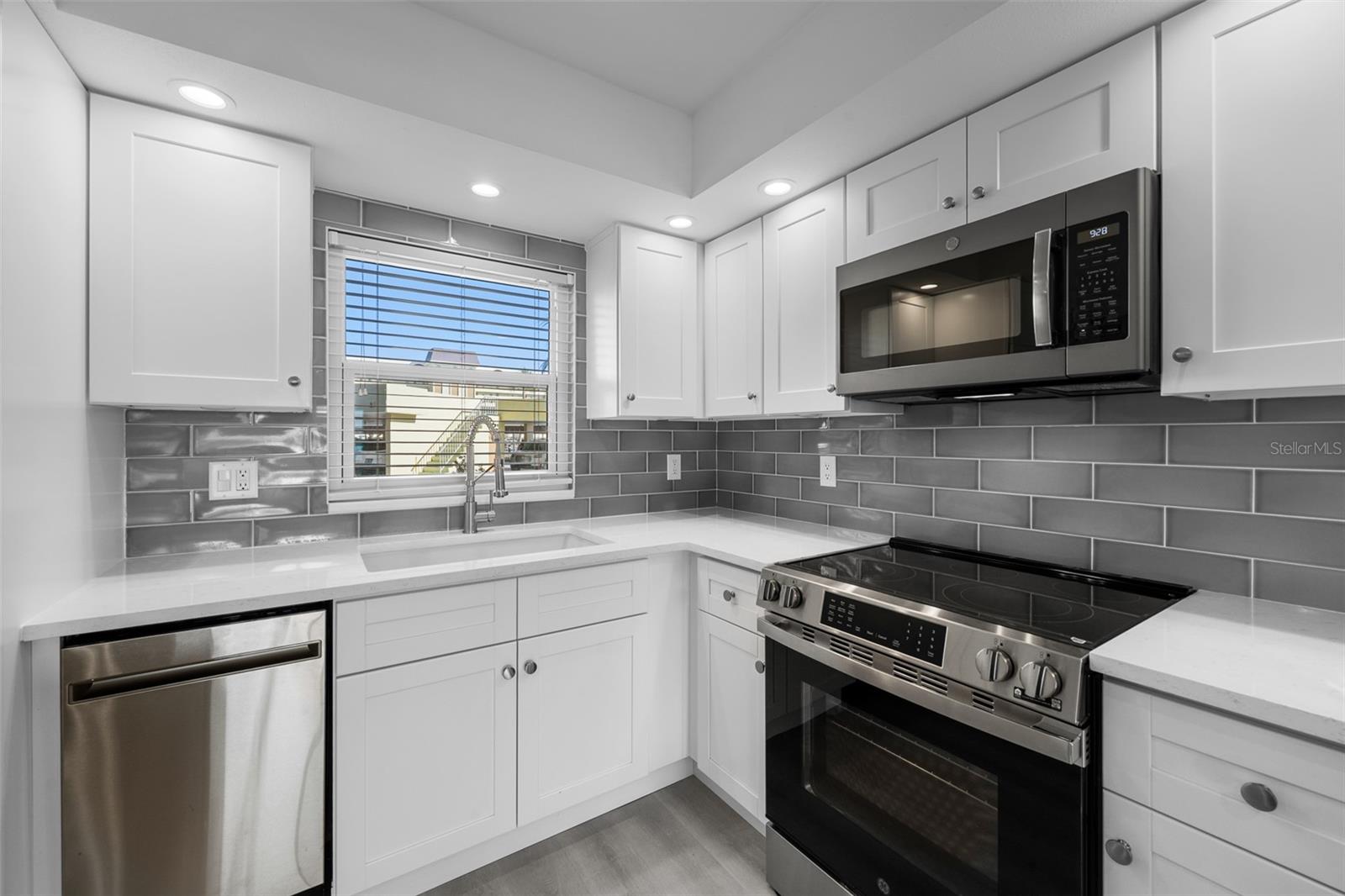 4775 Cove Unit 103, St Petersburg, FL 33708
