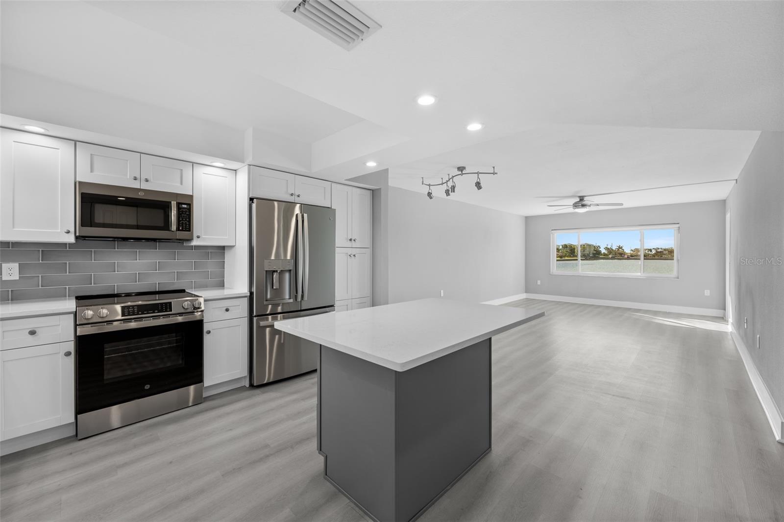 4775 Cove Unit 103, St Petersburg, FL 33708