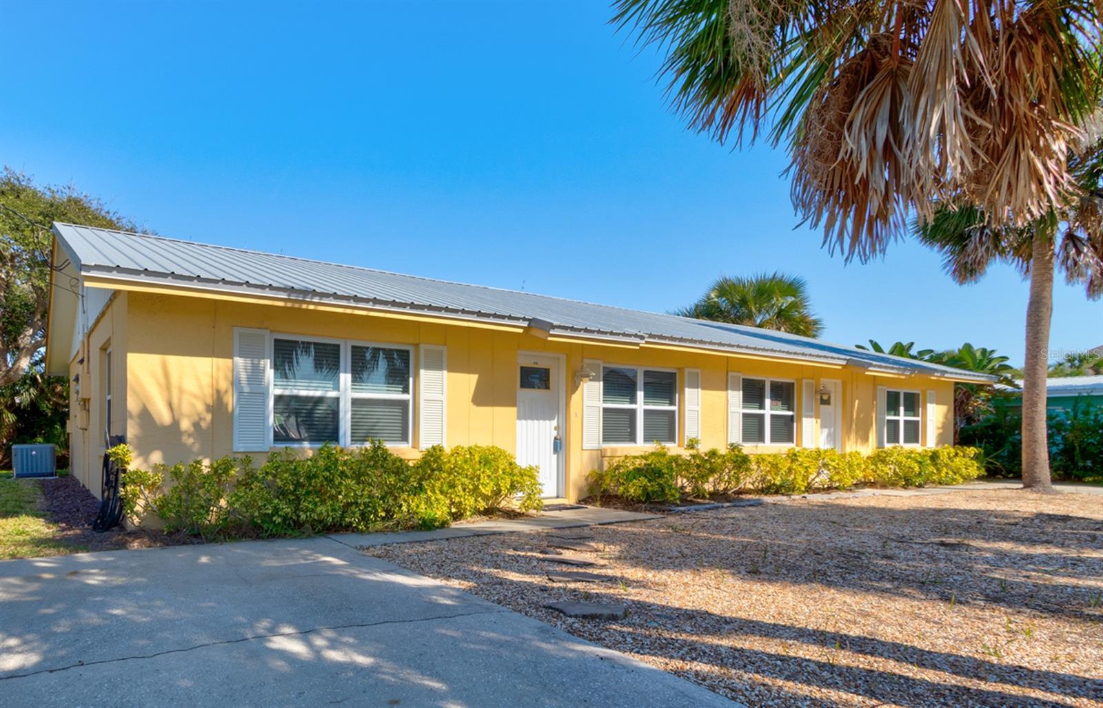 712-714 Oakwood, New Smyrna Beach, FL 32169