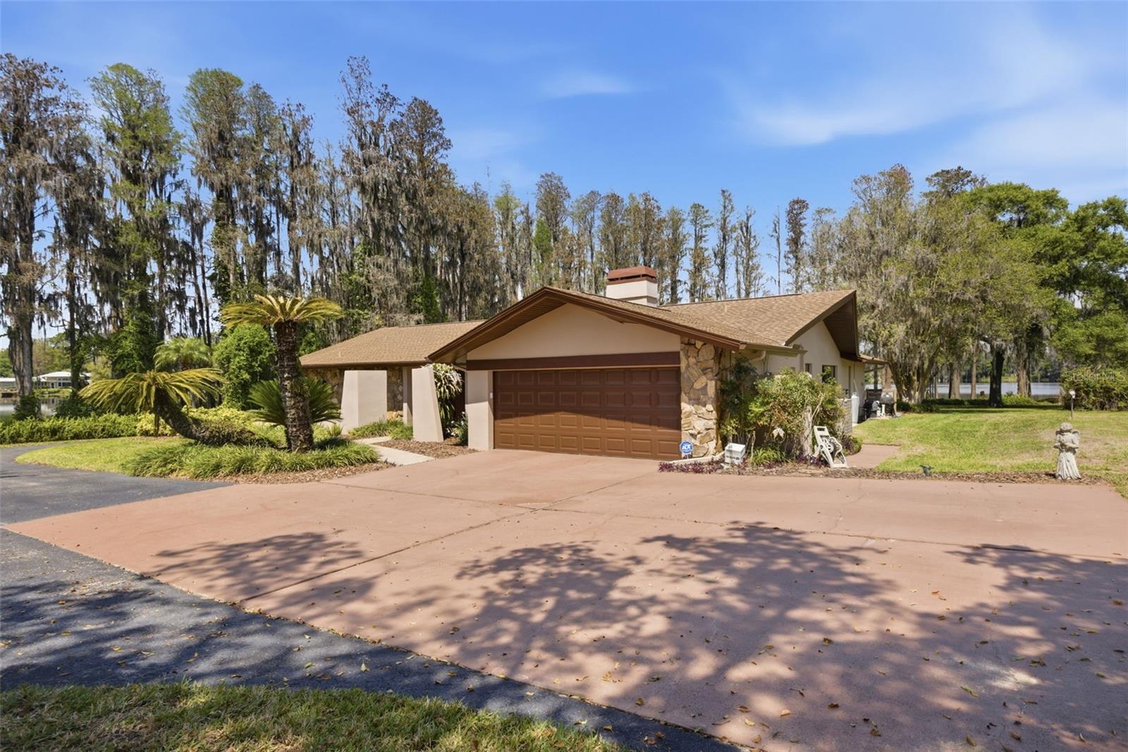 820 Newberger, Lutz, FL 33549