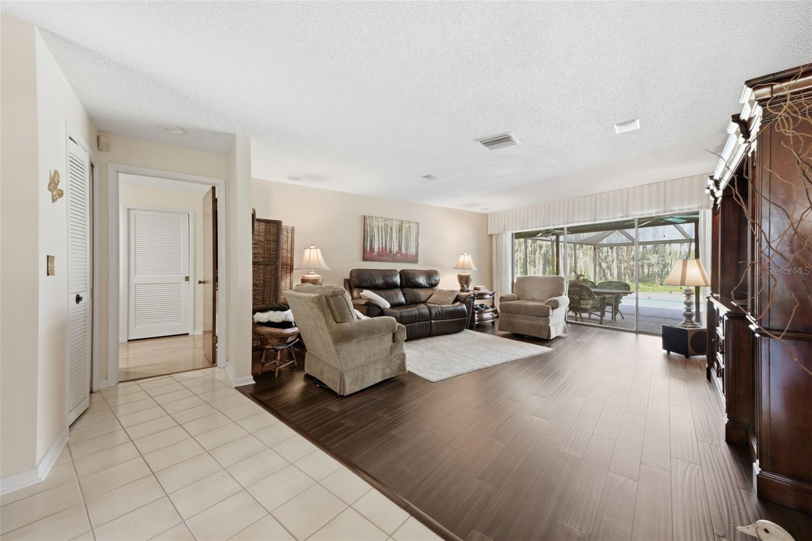 820 Newberger, Lutz, FL 33549