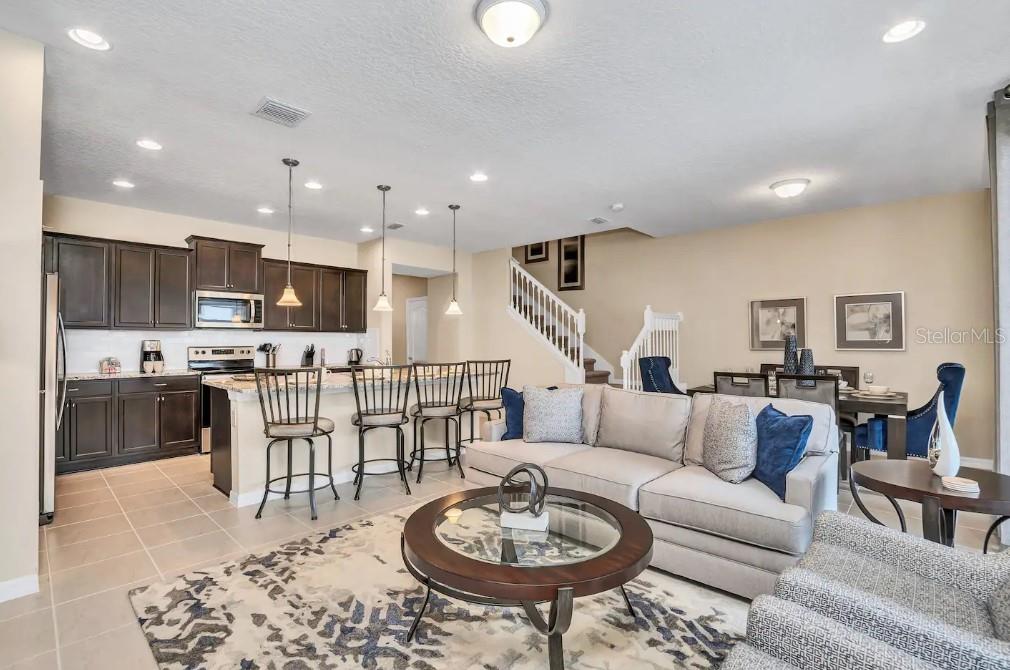 2407 Dubai, Kissimmee, FL 34747