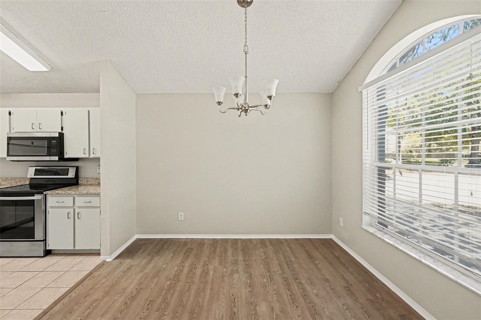 8710 Triple Oaks, Temple Terrace, FL 33637