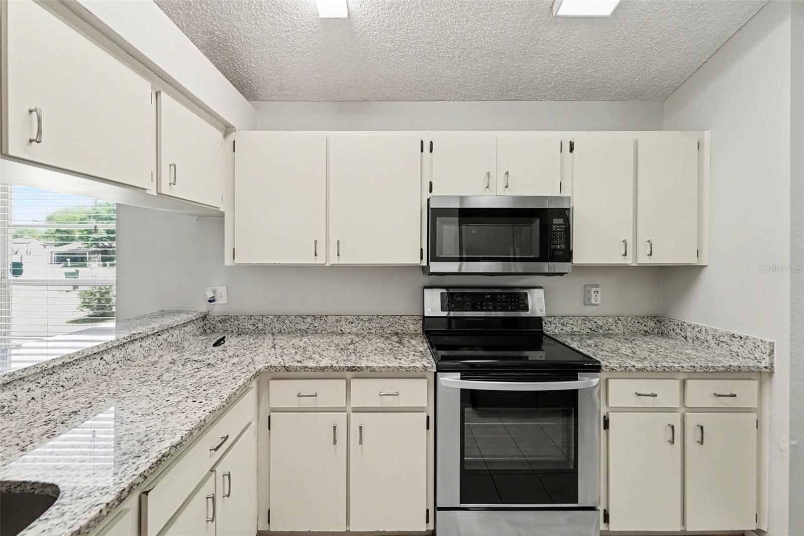 8710 Triple Oaks, Temple Terrace, FL 33637