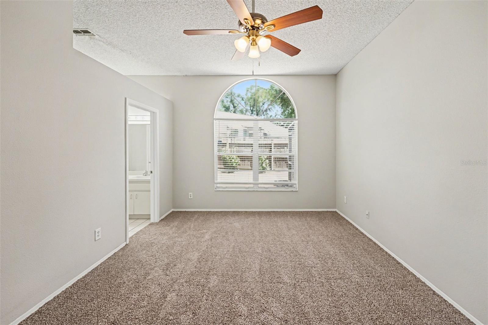 8710 Triple Oaks, Temple Terrace, FL 33637