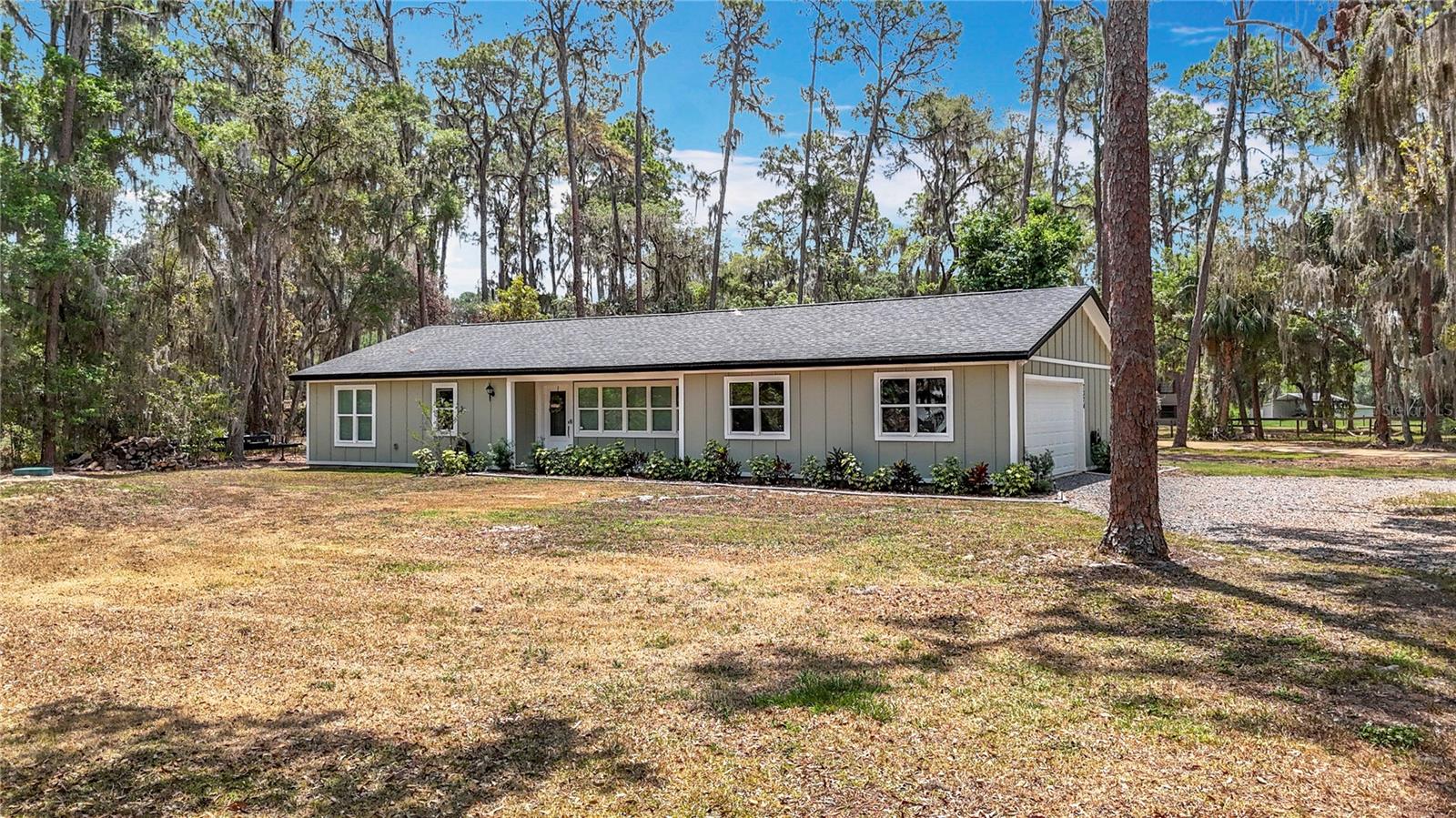 7374 Circle, Lady Lake, FL 32159