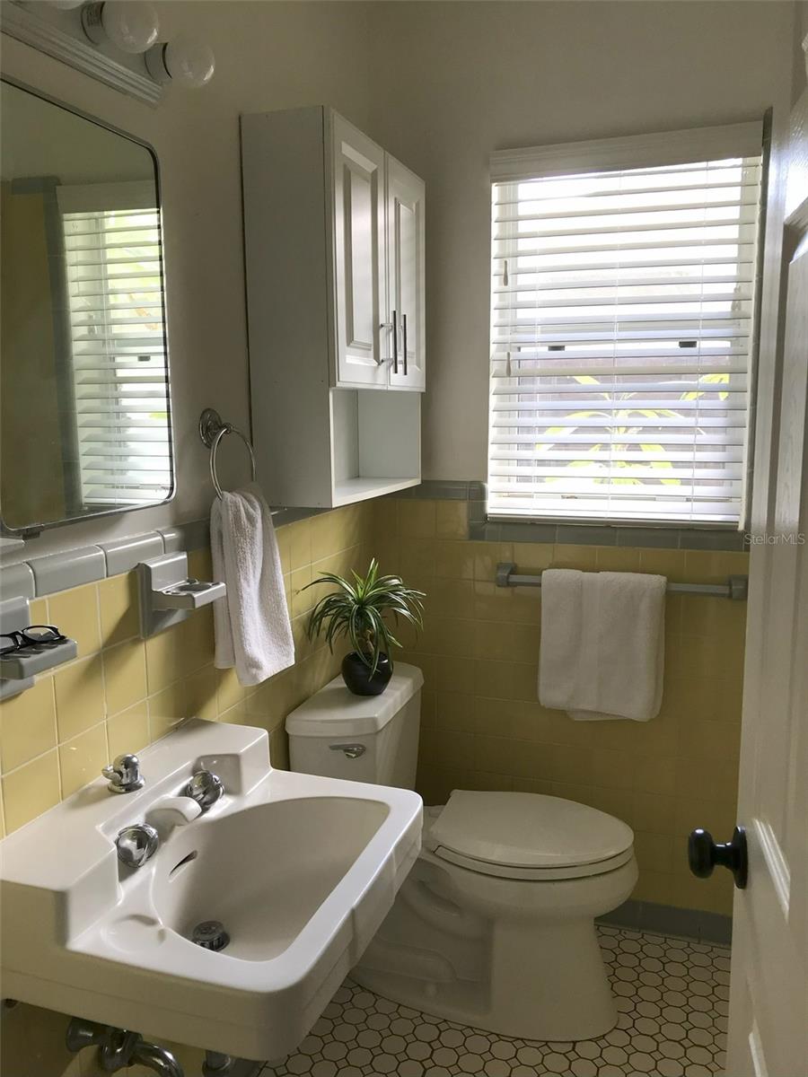 2165 Sunnyside, Sarasota, FL 34239