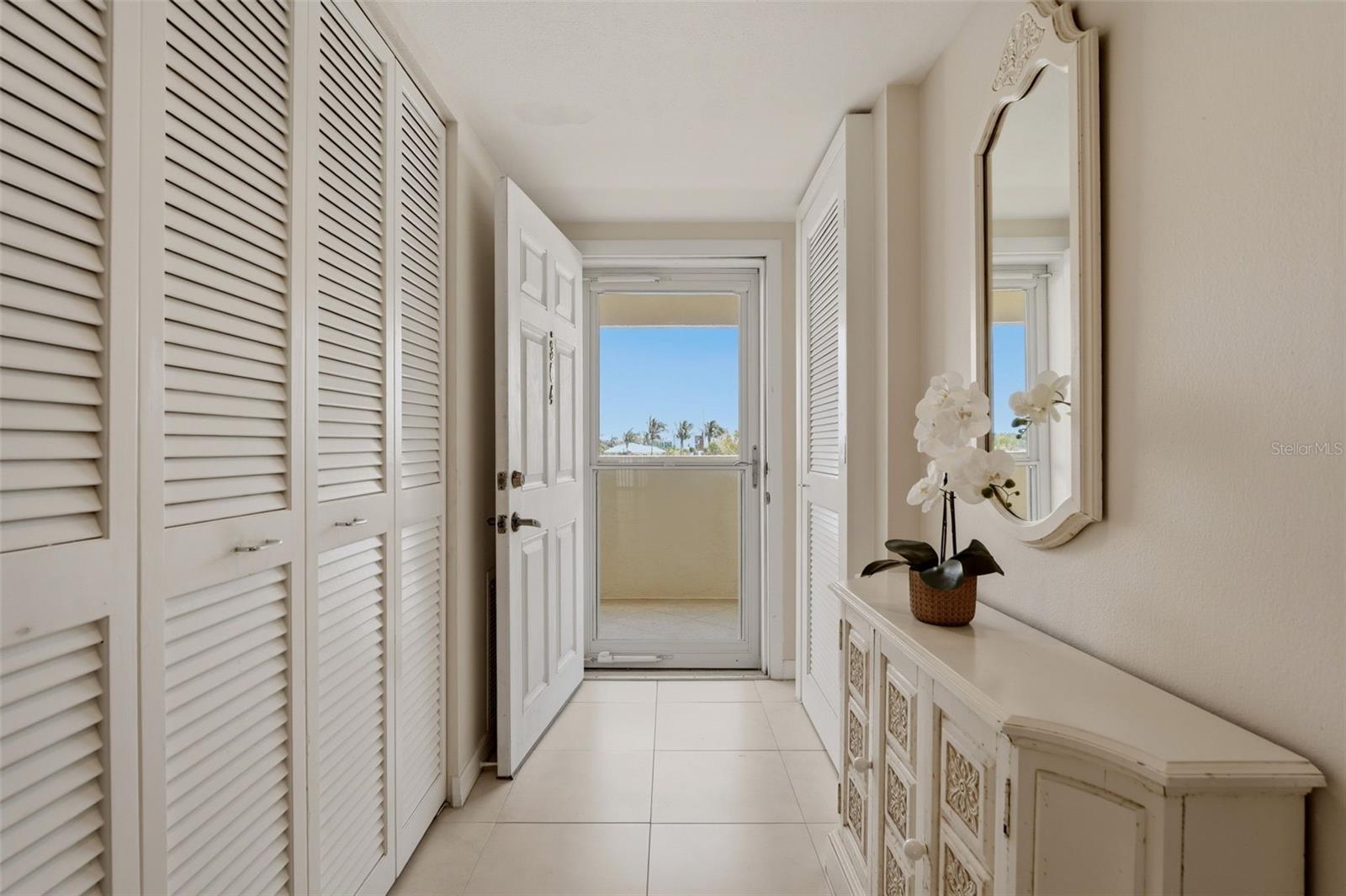 1150 Tarpon Center Unit 304, Venice, FL 34285