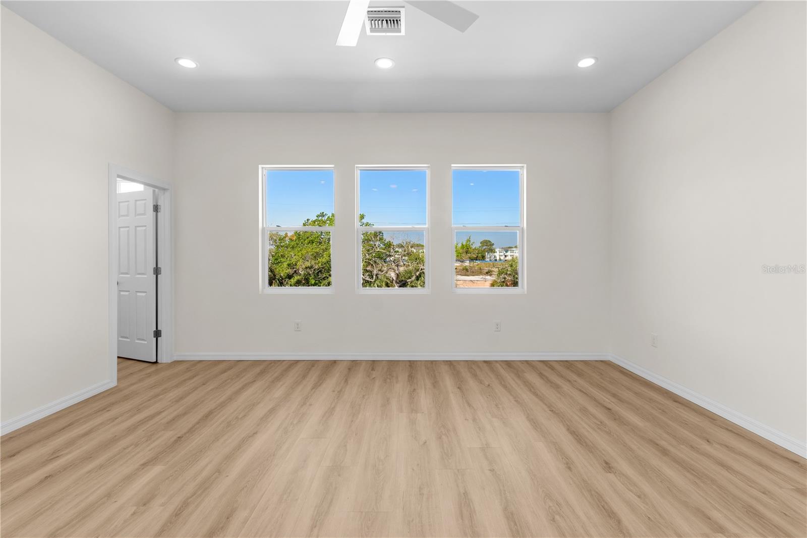 4234 4th, St Petersburg, FL 33705