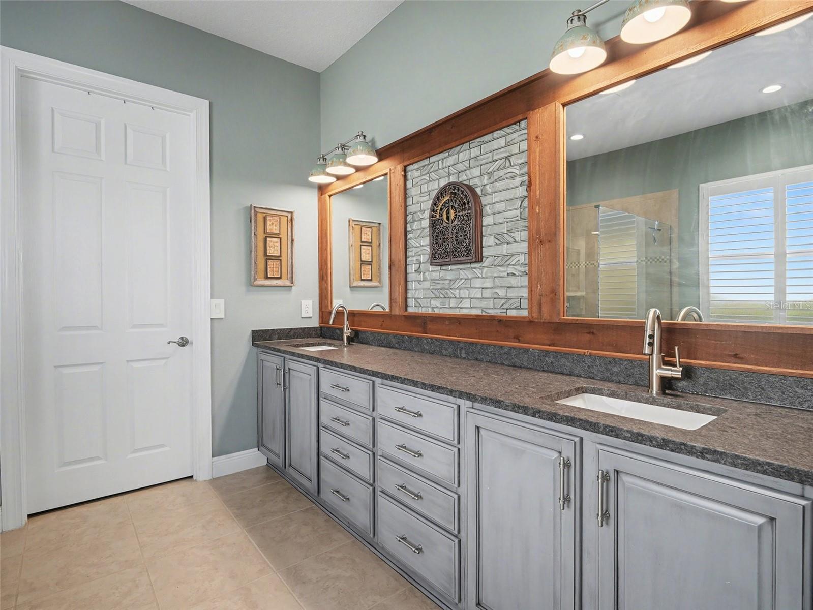 1018 Overlook, Bradenton, FL 34208