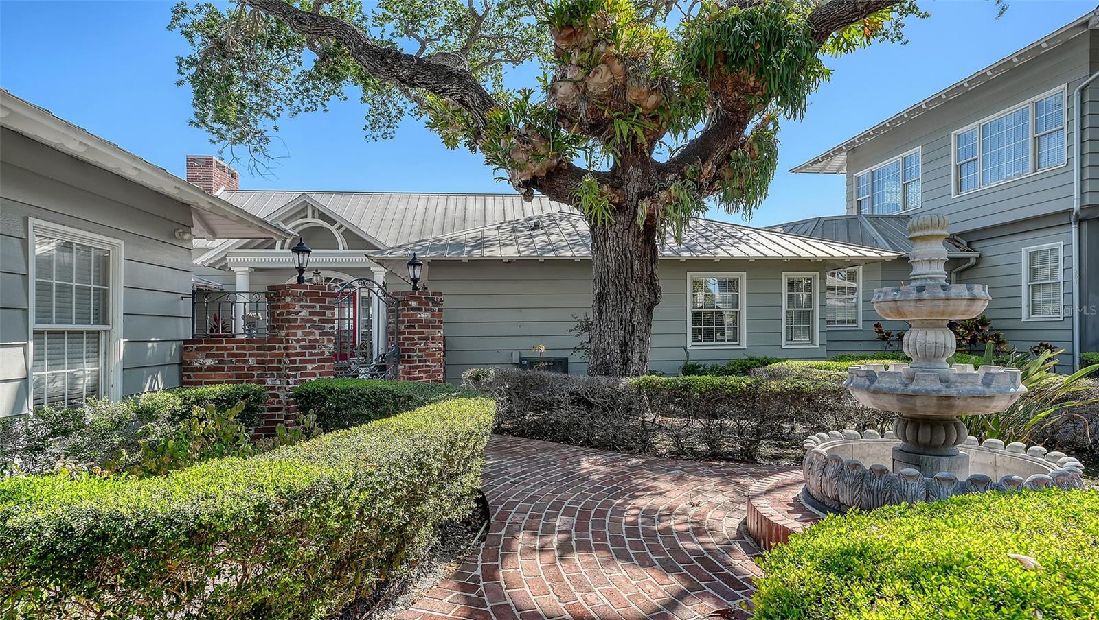 1249 Basin, Sarasota, FL 34242