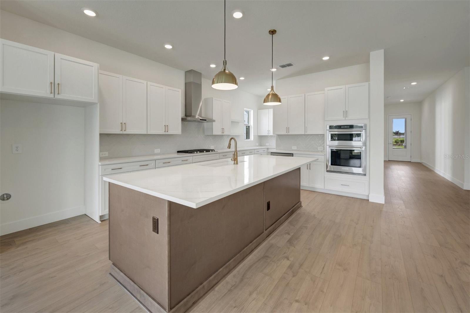 7249 Meadowshade, Sarasota, FL 34241