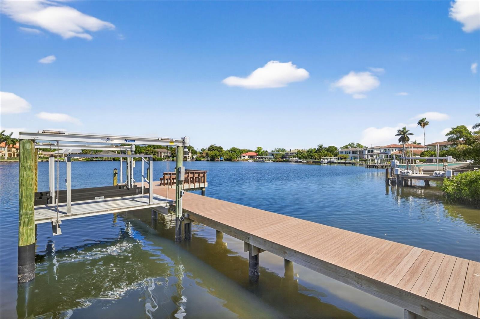 460 Coffee Pot Riviera, St Petersburg, FL 33704