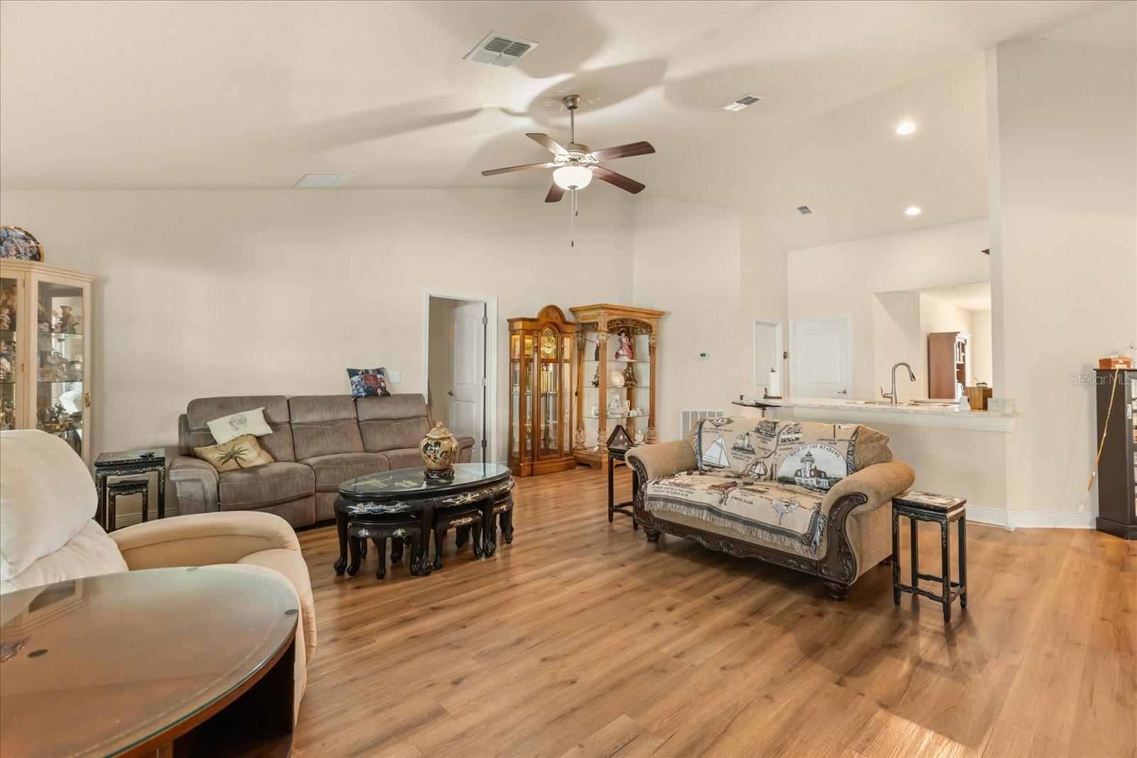 906 Edith, Fruitland Park, FL 34731