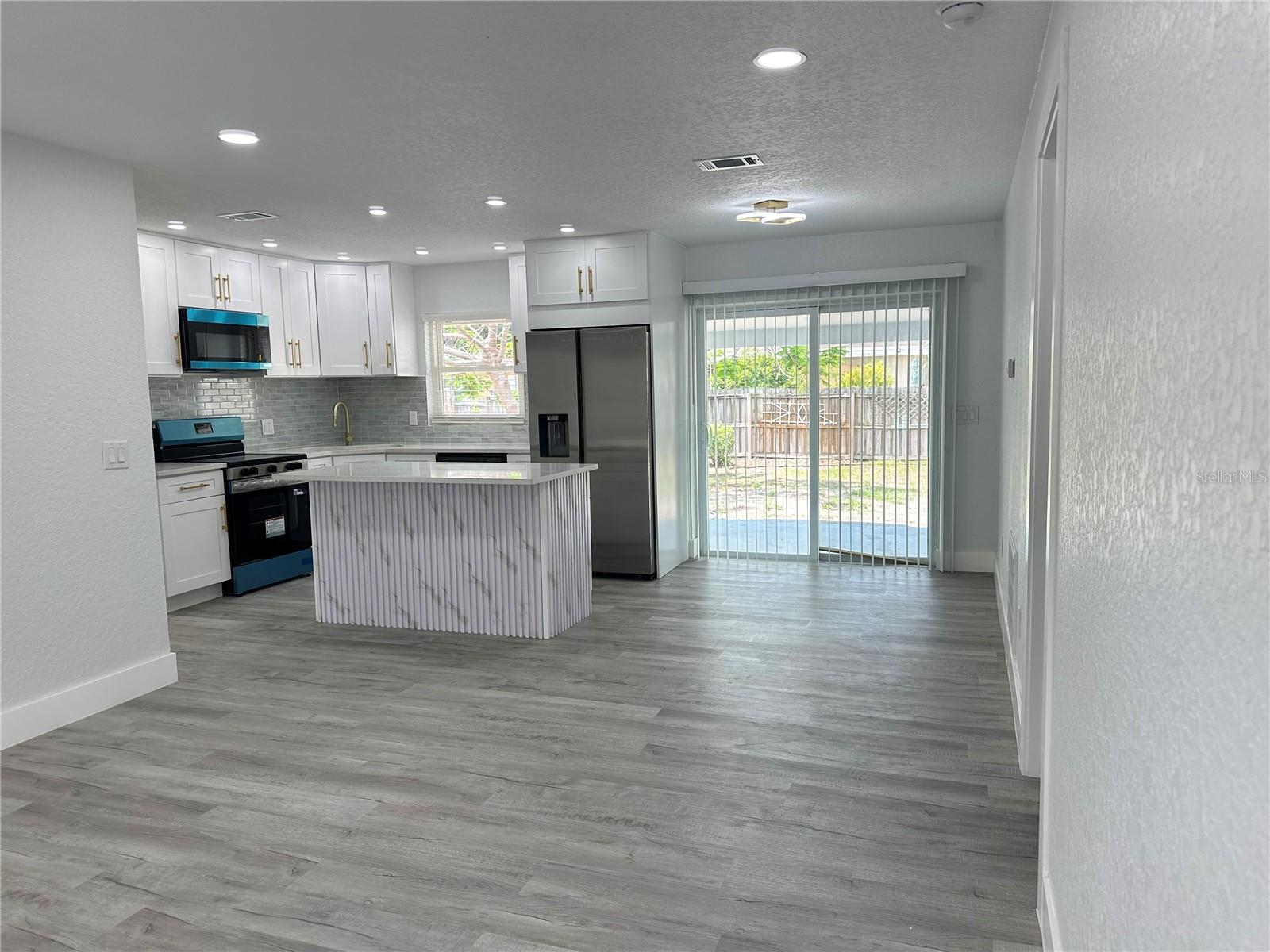 6405 Manhattan, Tampa, FL 33616
