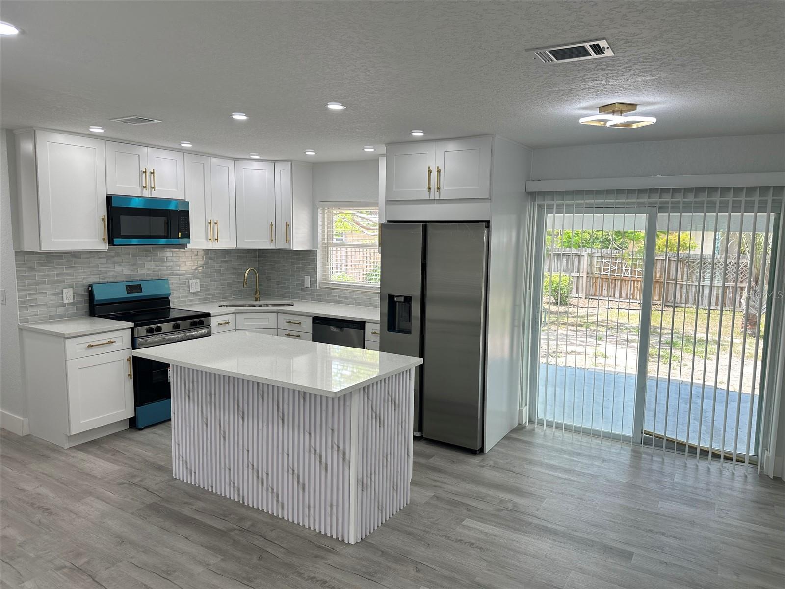6405 Manhattan, Tampa, FL 33616