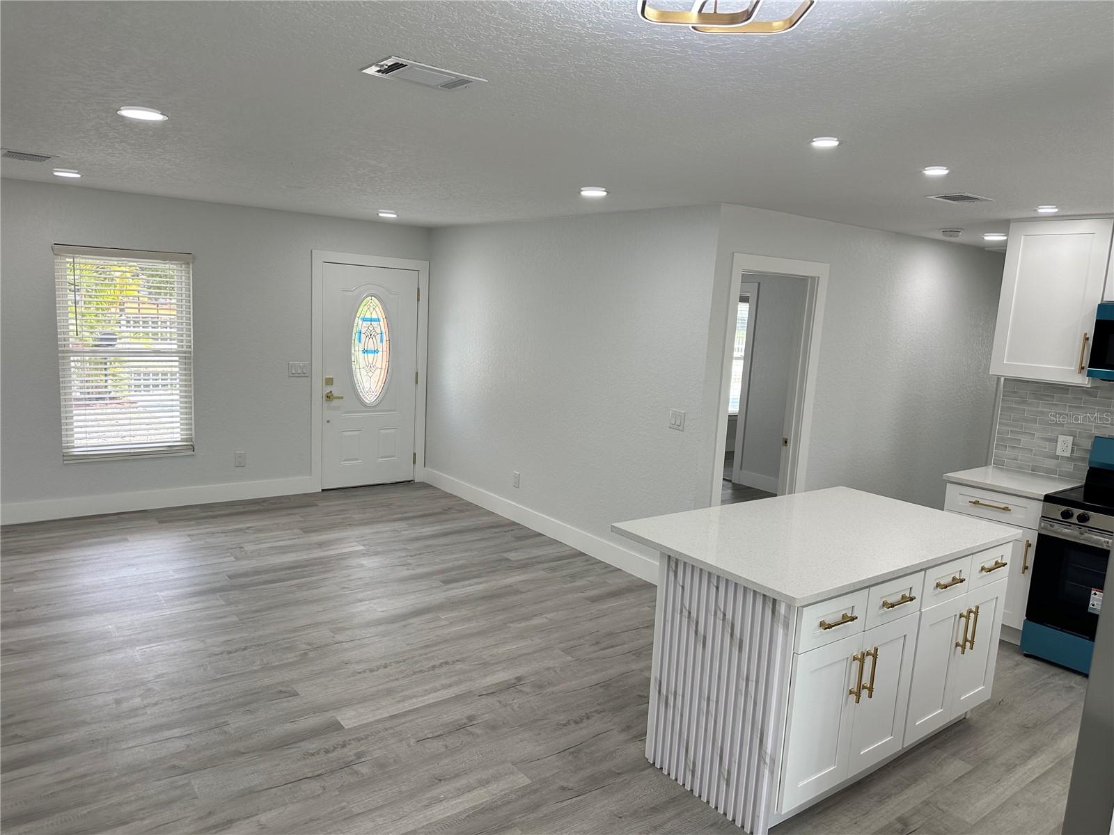 6405 Manhattan, Tampa, FL 33616