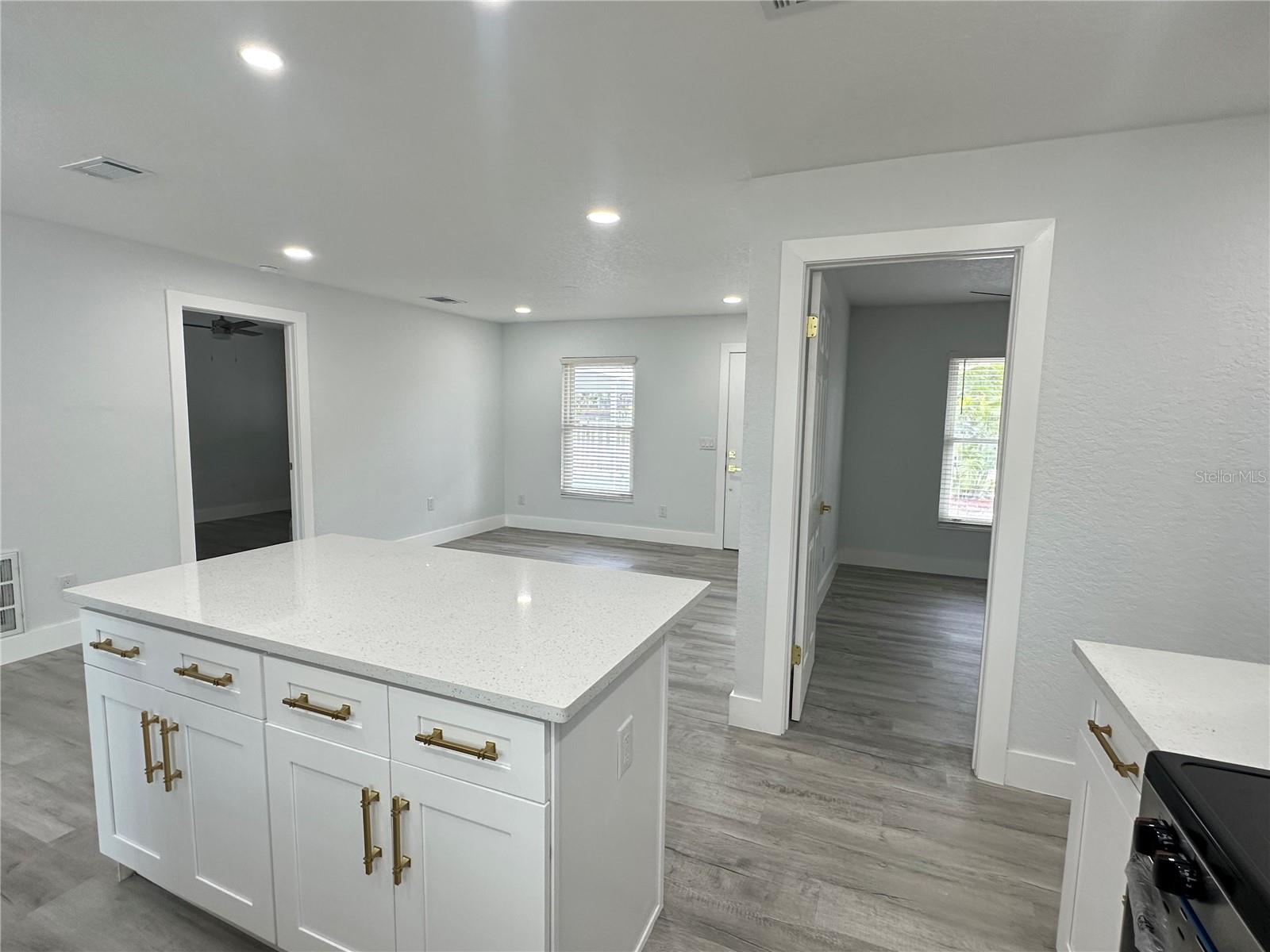 6405 Manhattan, Tampa, FL 33616