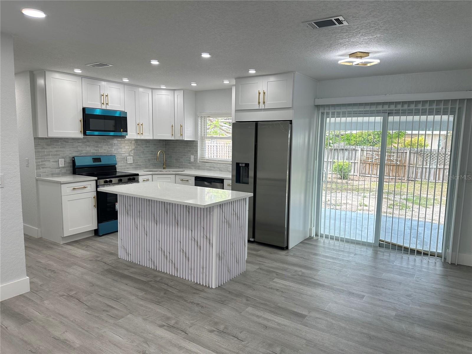 6405 Manhattan, Tampa, FL 33616