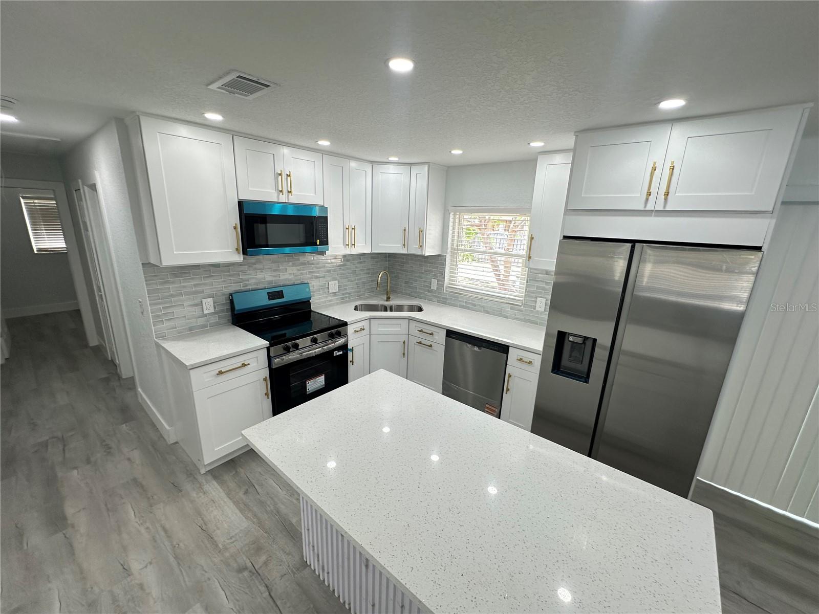 6405 Manhattan, Tampa, FL 33616